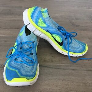 NIKE ~ flyknit nike free 5.0 blue & green sneakers